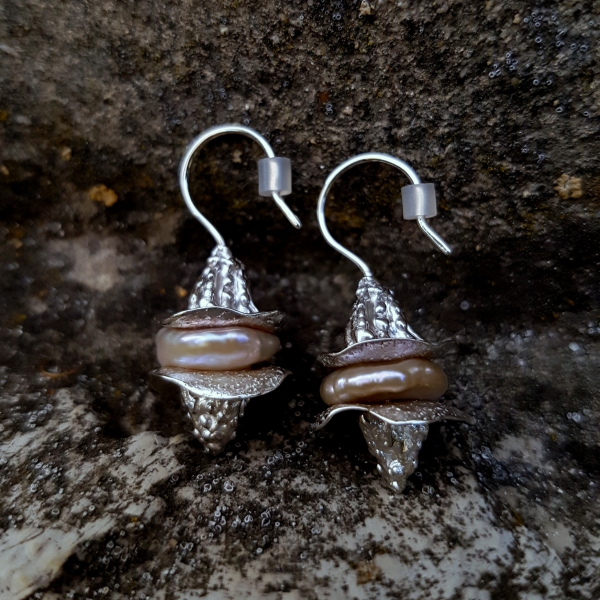 Atelier Solstice – Boucles d’oreilles en argent 925 et perles Keshi